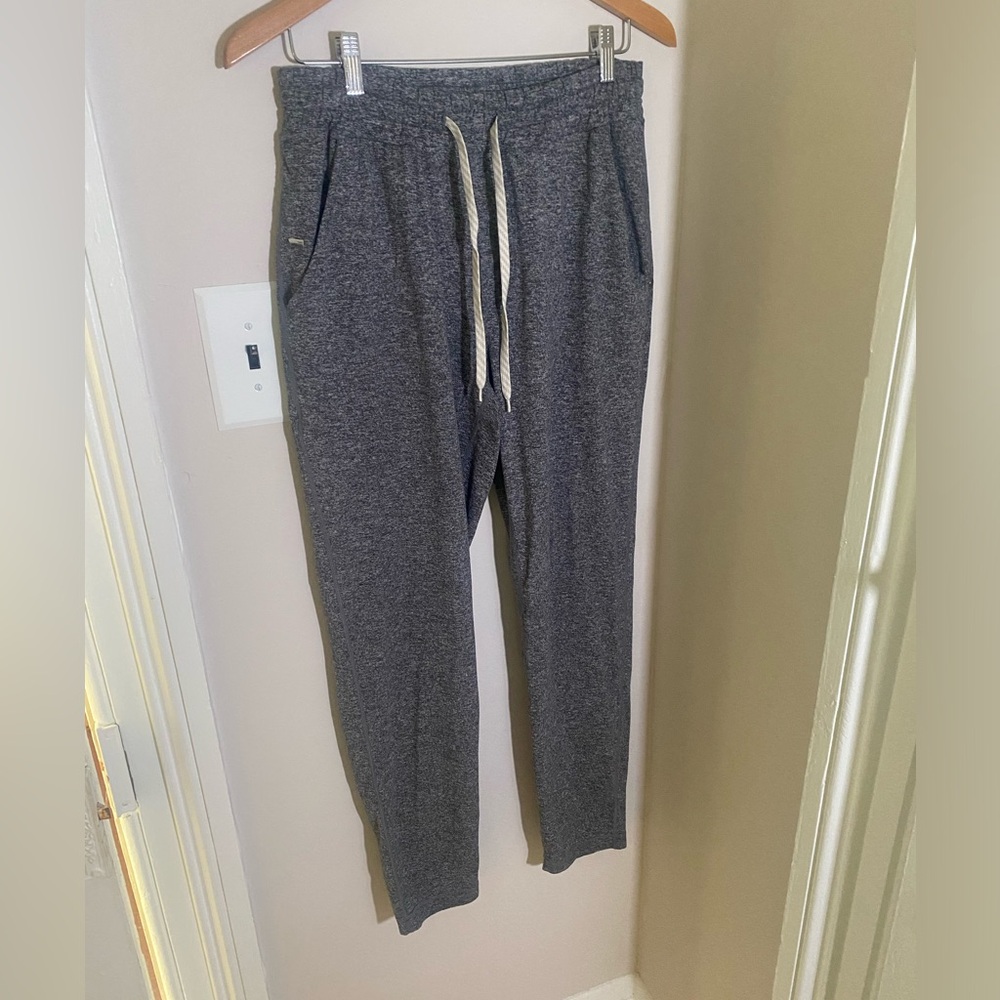 Women’s Vuori gray space dye tapered leg sweatpants medium